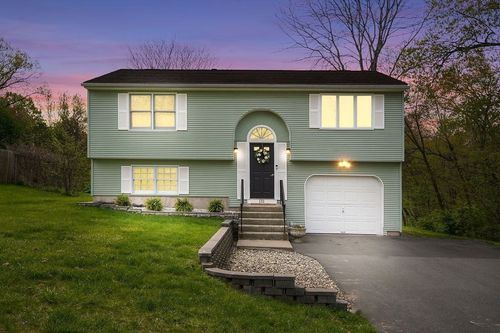 131 Queen Ave, West Springfield, MA, 01089-2433 | Card Image