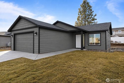 211 Poplar St Ne, Royal City, WA, 99357 | Card Image