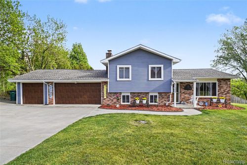 11995 Davisburg Road, Springfield Charter Township, MI, 48350 | Card Image
