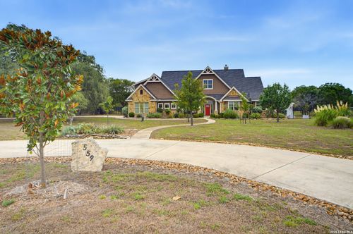 559 Vaquero Dr, Pipe Creek, TX, 78063-7256 | Card Image