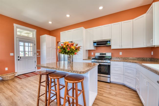 Kitchen with Eating Island | Image 8