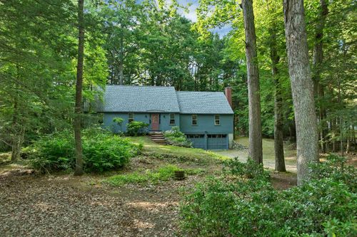 28 Manchester Road, Amherst, NH, 03031 | Card Image
