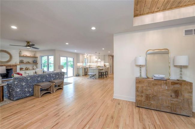 10314 Sagamore Ln, House other with 6 bedrooms, 5 bathrooms and null parking in Leawood KS | Image 5