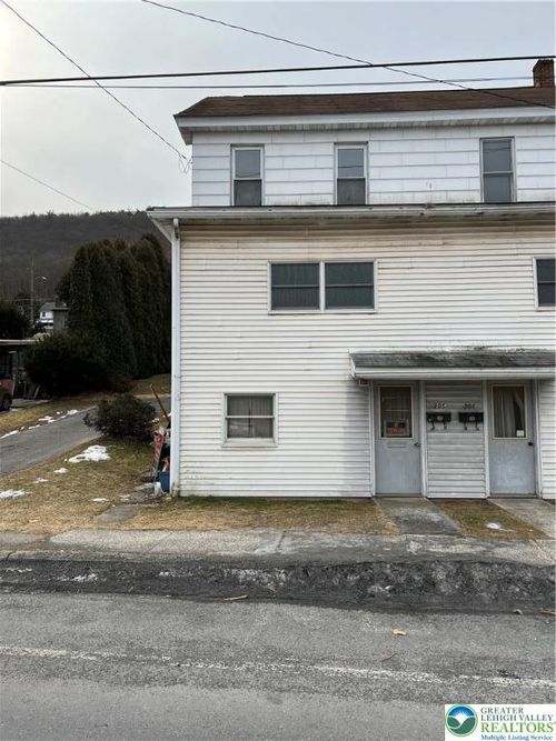 305 E Catawissa St, Nesquehoning, PA, 18240-1617 | Card Image