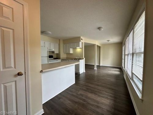 apt-b-2911 Spring Garden St, Greensboro, NC, 27403-1900 | Card Image