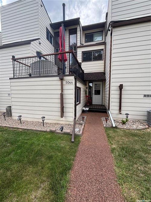 5044 10th Ave, Regina, SK, S4T7P4 | Card Image