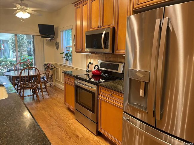 105 - 105 Carriage Ln, Condo with 2 bedrooms, 4 bathrooms and null parking in Plainview NY | Image 9