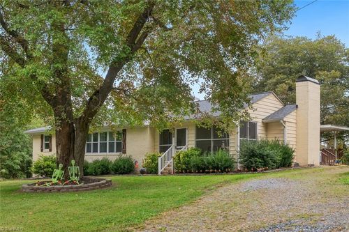 829 Nc Highway 62 E, Pleasant Garden, NC, 27313-9722 | Card Image