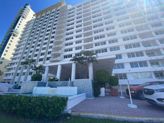 APT-506 - 5005 Collins Ave, Condo with 1 bedrooms, 2 bathrooms and null parking in Miami Beach FL | Image 16