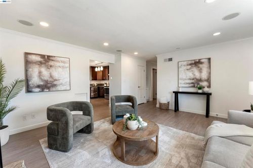 695 Debra St, Livermore, CA, 94550-2355 | Card Image