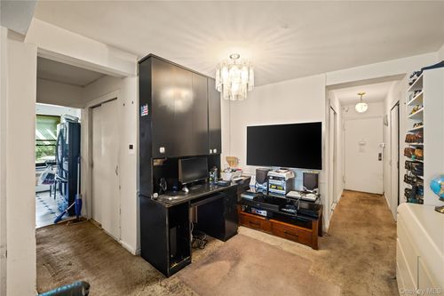 apt-1l-211 75th Ave, Oakland Gardens, NY, 11364-3305 | Card Image