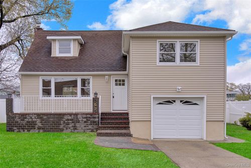 102 Hausch Blvd, Roosevelt, NY, 11575-1515 | Card Image