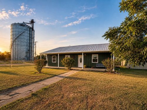 702 Main St, Windom, TX, 75492 | Card Image
