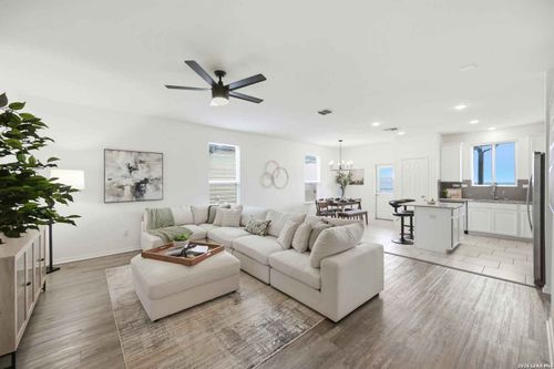 10318 Mcqueeney, San Antonio, TX, 78252-4475 | Card Image