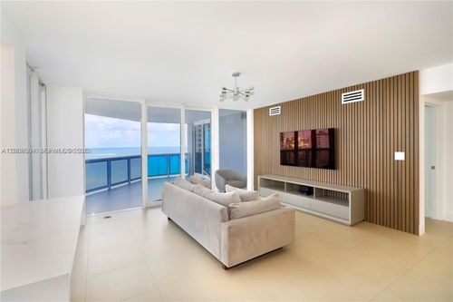 1608-6301 Collins Ave, Miami Beach, FL, 33141-4639 | Card Image