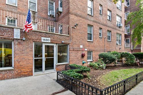 6m-1425 Thieriot Ave, Bronx, NY, 10460-3815 | Card Image