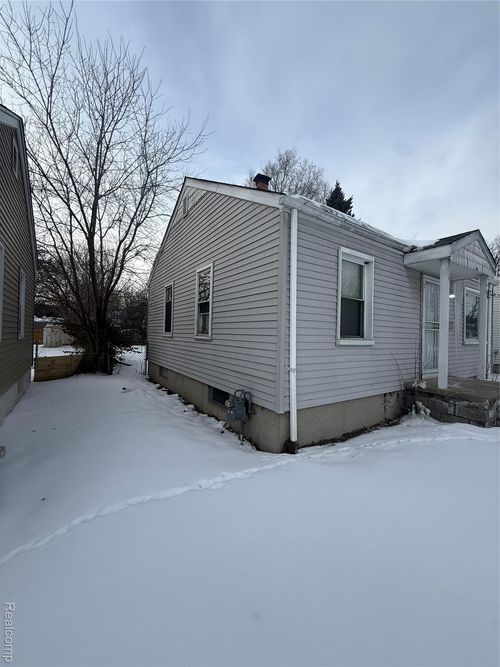 8411 Fielding St, Detroit, MI, 48228-2849 | Card Image