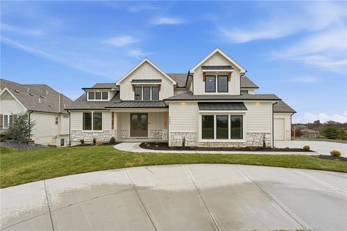 2304 Ne Shoal Creek Pkwy, Kansas City, MO, 64155-7709 | Card Image