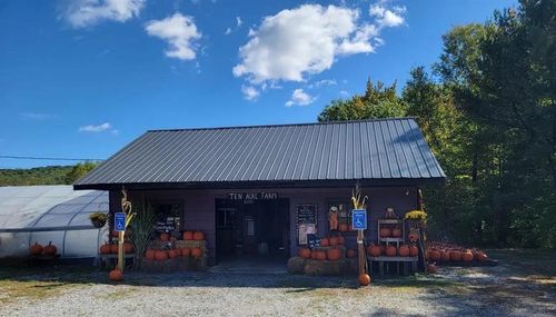 279 Henniker St, Hillsborough, NH, 03244-5527 | Card Image