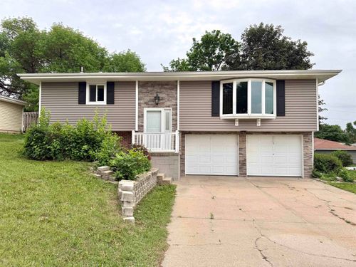 2205 Fairview Dr, Norfolk, NE, 68701-2319 | Card Image
