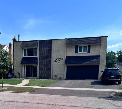 1-129 W Quincy St, Westmont, IL, 60559-1853 | Card Image