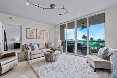 304 - 2650 Lake Shore Drive, Condo with 3 bedrooms, 3 bathrooms and null parking in Riviera Beach FL | Image 3