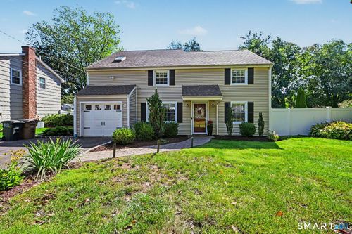 200 Woodridge Dr S, Stamford, CT, 06902-8300 | Card Image