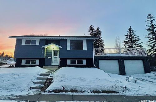 101 St Laurent Crescent, Saskatoon, SK, S7L7L2 | Card Image