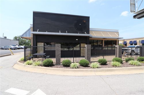 2345 N College Ave, Fayetteville, AR, 72703-2806 | Card Image