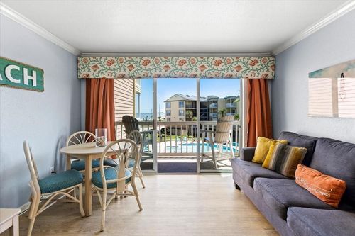 6208-6300 Seawall Blvd, Galveston, TX, 77551-2219 | Card Image
