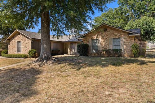 515 Berkshire Dr, Longview, TX, 75605-3704 | Card Image