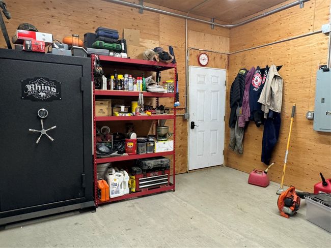 Large Work Shop | Image 51