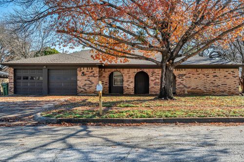 6404 Simmons Rd, North Richland Hills, TX, 76182-4241 | Card Image