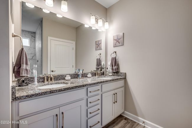 Master Bathroom | Image 16