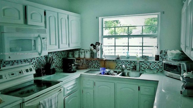 14035 Sw 103 Rd Ter, House other with 4 bedrooms, 2 bathrooms and null parking in Miami FL | Image 10