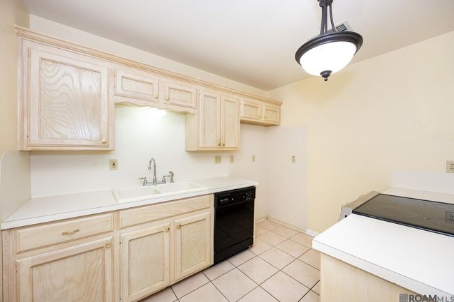 2014 E Catalpa St, House other with 3 bedrooms, 2 bathrooms and 2 parking in Gonzales LA | Image 6
