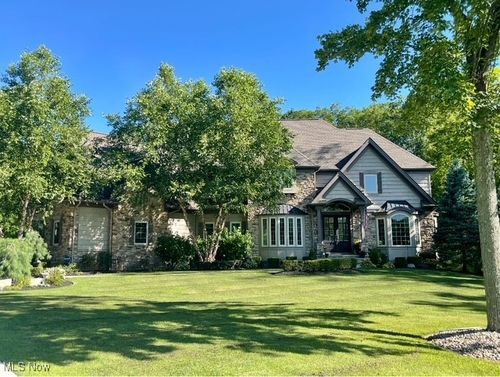 11830 Starbush Ct, Chagrin Falls, OH, 44023-9105 | Card Image
