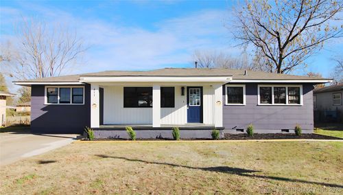 611 Crutchmer Ave, Okmulgee, OK, 74447-3930 | Card Image