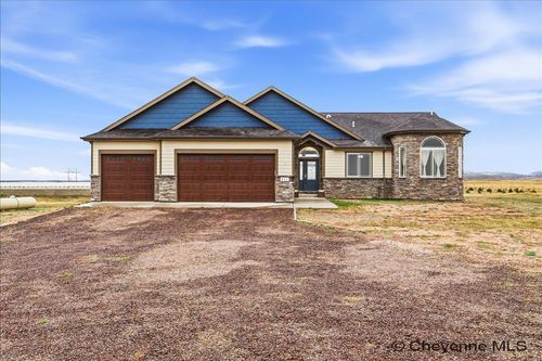 847 S Table Mountain Loop, Cheyenne, WY, 82009-7421 | Card Image