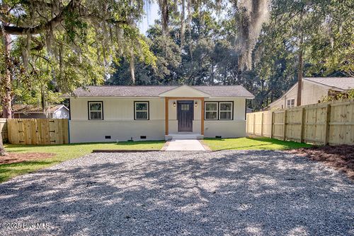 1935 Honeysuckle St, Wilmington, NC, 28401-6812 | Card Image