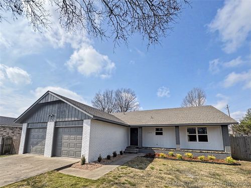 1202 Ross Ave, Tahlequah, OK, 74464-7323 | Card Image