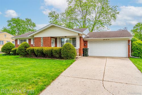 8860 Kidley Dr, Sterling Heights, MI, 48314-1656 | Card Image