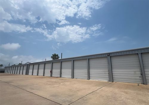 332 6th St, Port Aransas, TX, 78373-4317 | Card Image