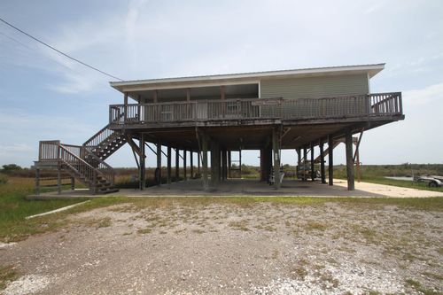 626 Highway 1, Grand Isle, LA, 70358-9610 | Card Image