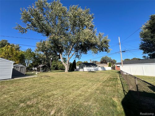 36753 Greenbush Rd, Wayne, MI, 48184-1126 | Card Image