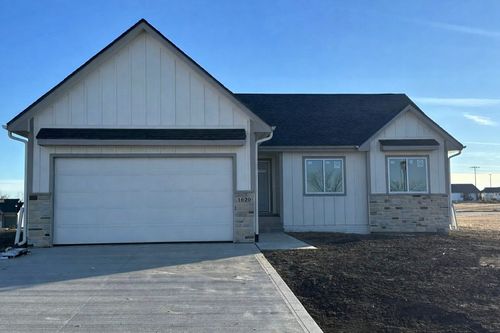 1620 Tiernan Trl, Stuart, IA, 50250-1017 | Card Image