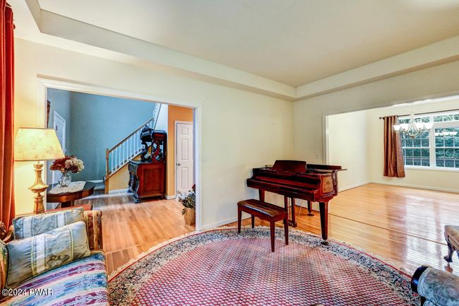Living Room | Image 8