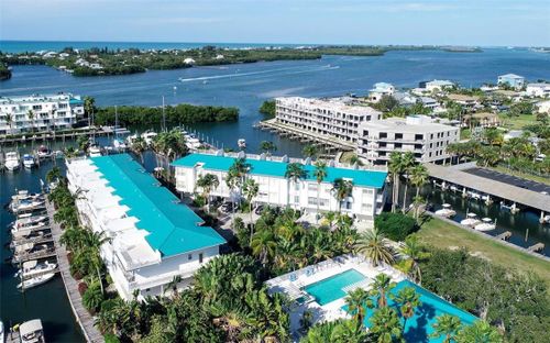 8272 Harborside Cir, ENGLEWOOD, FL, 34224-3507 | Card Image