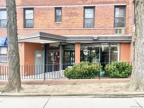 3j-8746 Chelsea Street, New York, NY, 11432 | Card Image