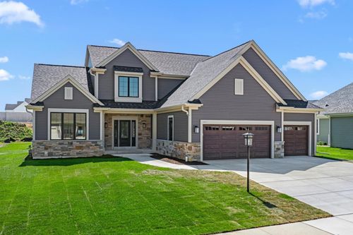 3809 White Oak Way, Waukesha, WI, 53188-2713 | Card Image